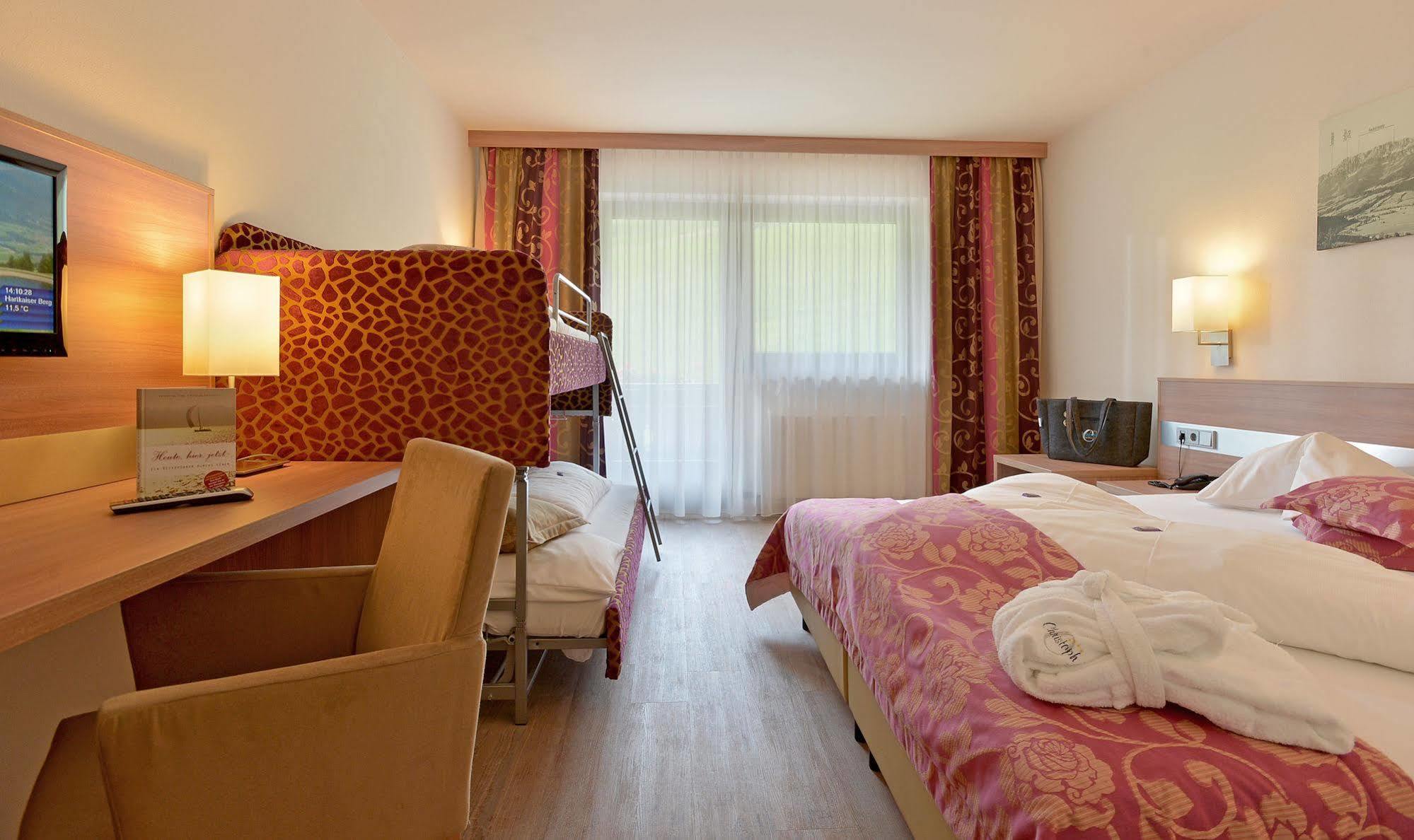 Familienhotel Christoph エルマウ エクステリア 写真
